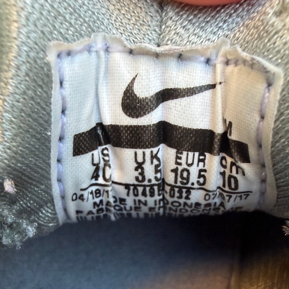 Toddler Nike Huarache gray sneakers - Picture 5 of 8